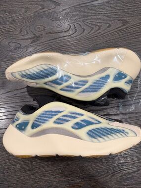 Adidas Yeezy 700 V3 Kyanite - Yeezy Supply Sneakers Kanye mens size 11.5